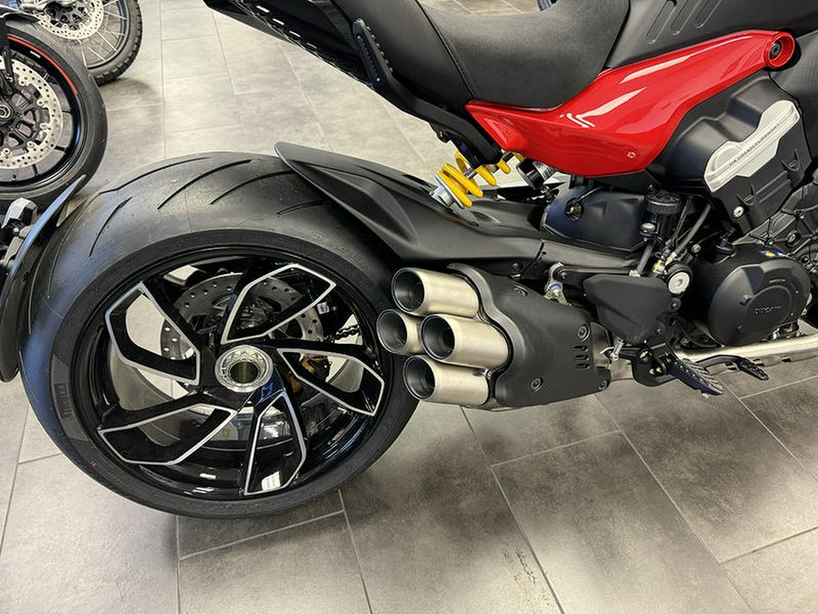 2024 Ducati Diavel V4 Red