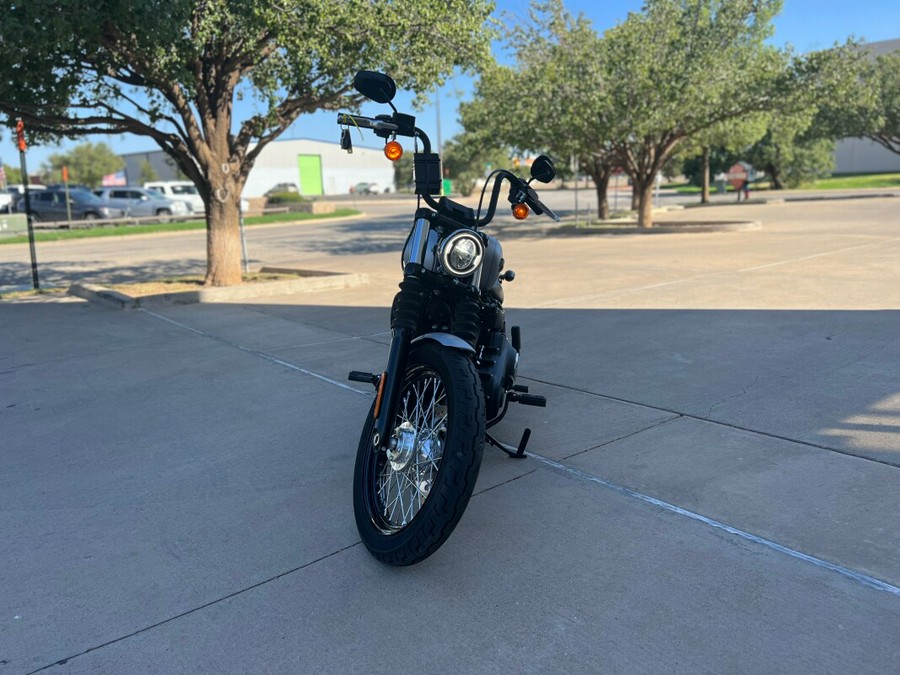 2020 Harley-Davidson® Street Bob® Barracuda Silver Denim