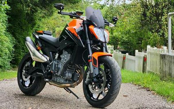 2022 KTM DUKE 890R