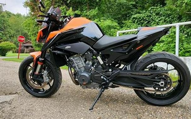 2022 KTM DUKE 890R