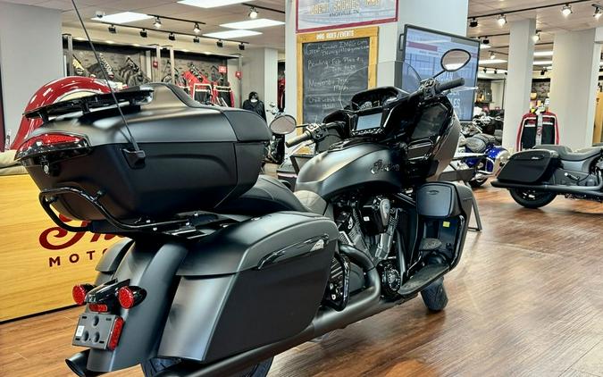 2024 Indian Motorcycle® Pursuit® Dark Horse® with PowerBand Audio Package Black Smoke