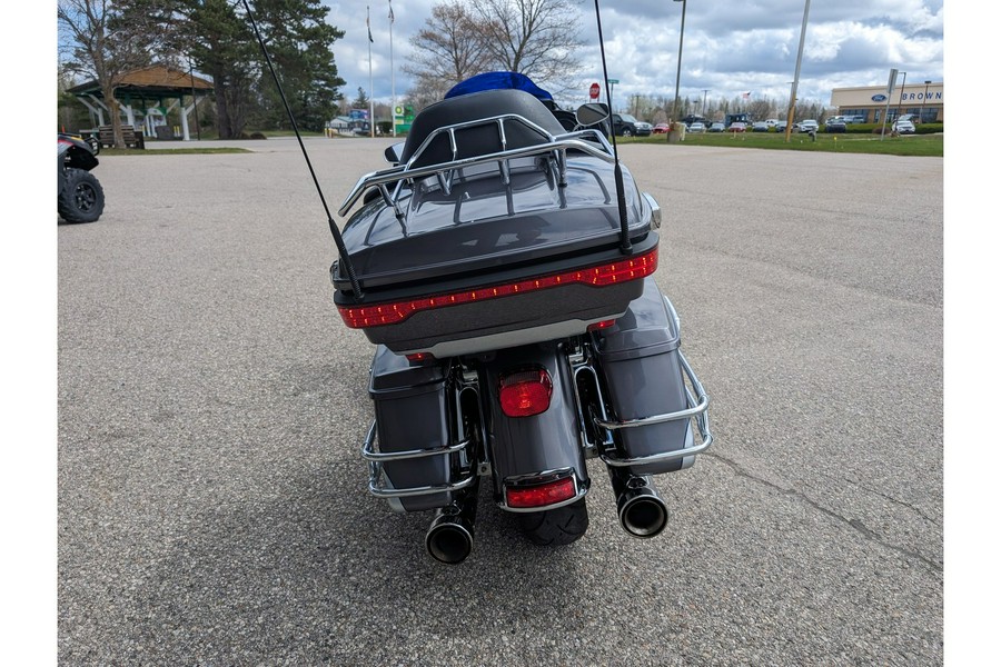 2014 Harley-Davidson® FLHTK Electra Glide Ultra Limited