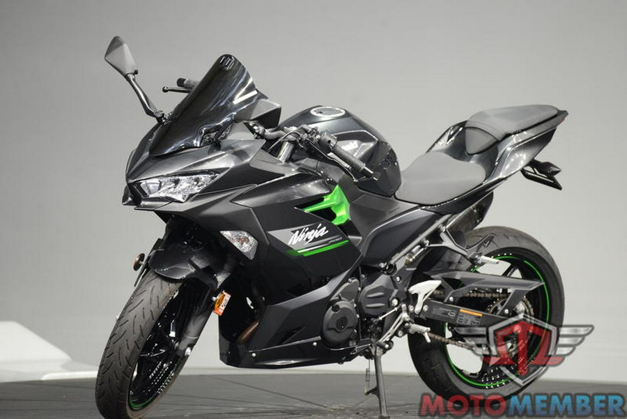 2023 Kawasaki Ninja® 400 Matrix Camo Gray/Metallic Matte Carbon Gray