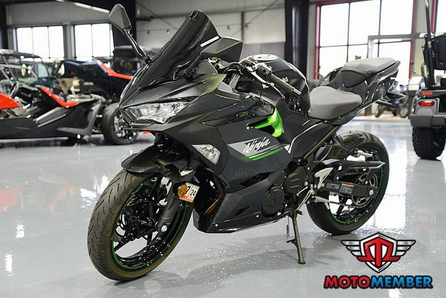 2023 Kawasaki Ninja® 400 Matrix Camo Gray/Metallic Matte Carbon Gray