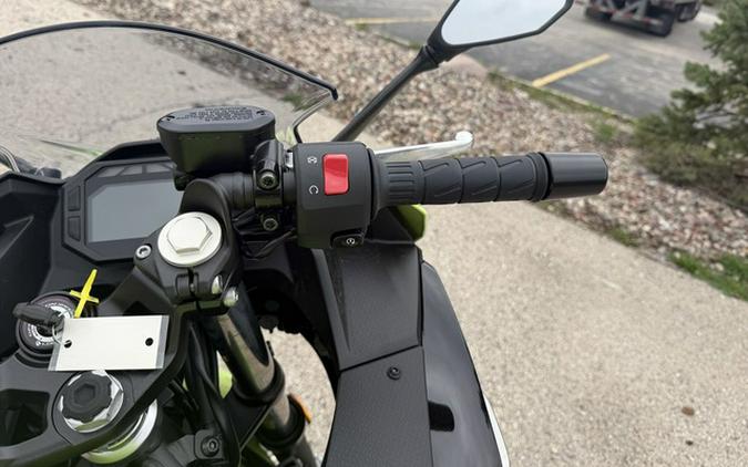 2026 Kawasaki Ninja 500 ABS Metallic Yellowish GreenEbony