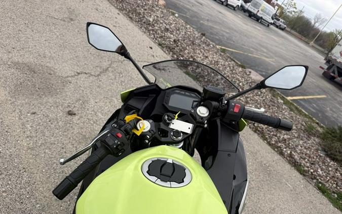 2026 Kawasaki Ninja 500 ABS Metallic Yellowish GreenEbony