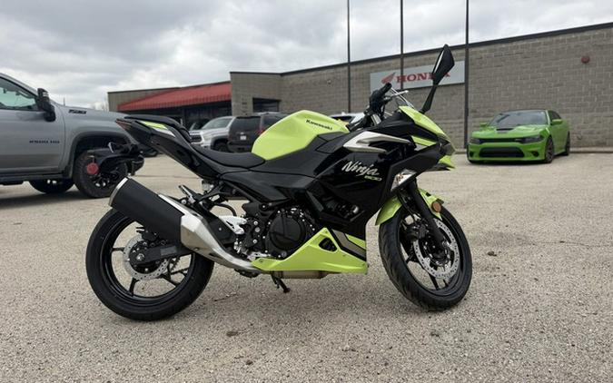 2026 Kawasaki Ninja 500 ABS Metallic Yellowish GreenEbony