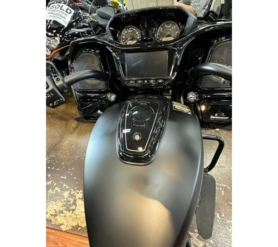 2024 Indian Motorcycle® Challenger® Dark Horse® Black Smoke