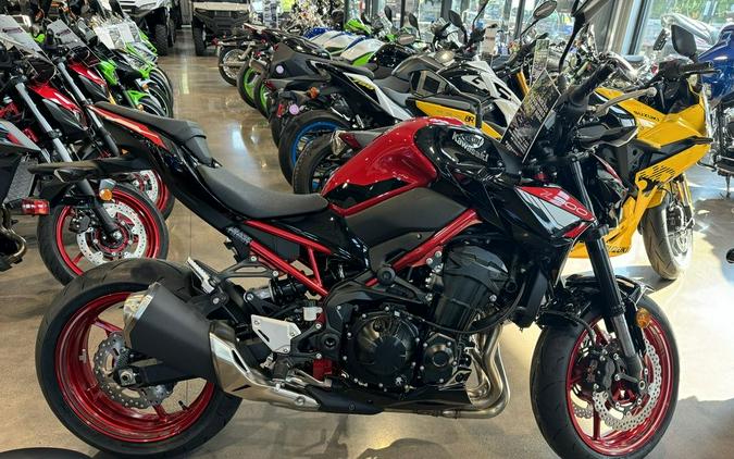 2024 Kawasaki Z900 ABS Candy Persimmon Red/Ebony