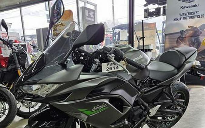 2024 Kawasaki Ninja® 650 Metallic Matte Graphenesteel Gray/Ebony