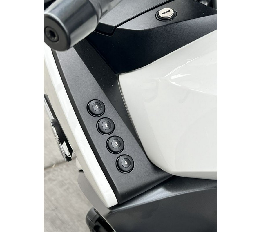 2022 BMW R 1250 RT Alpine White