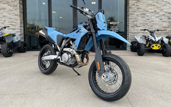 2025 Suzuki DR-Z4SMM5