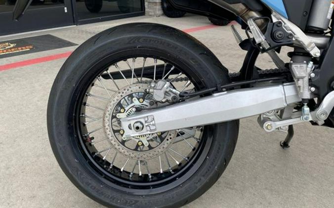 2025 Suzuki DR-Z4SMM5