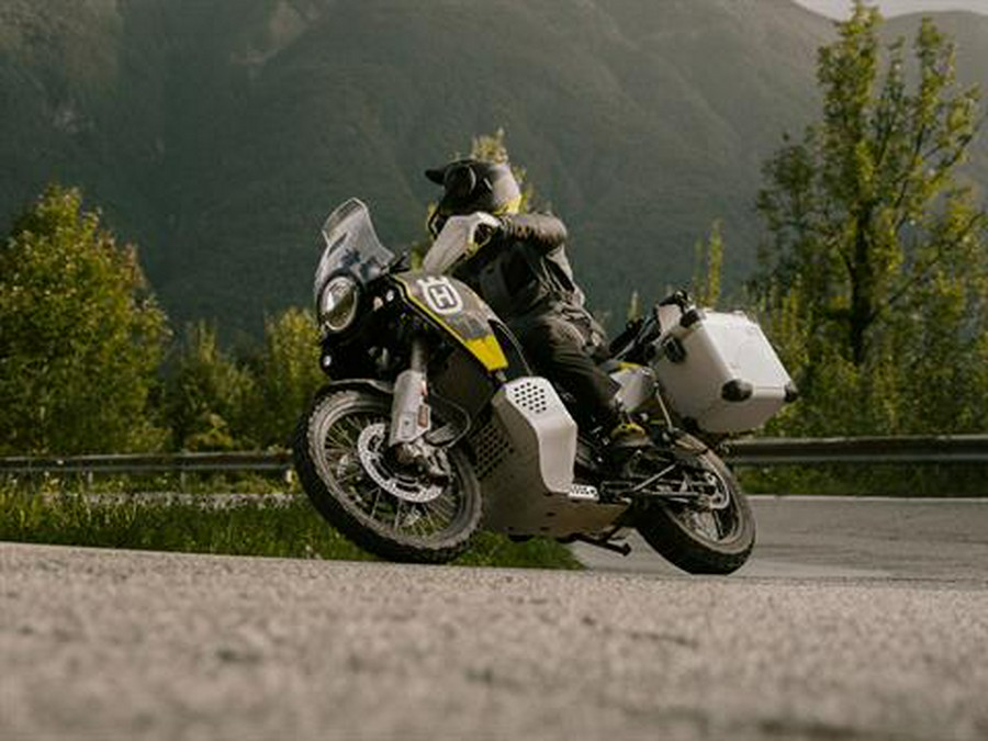 2025 Husqvarna Norden 901 Expedition
