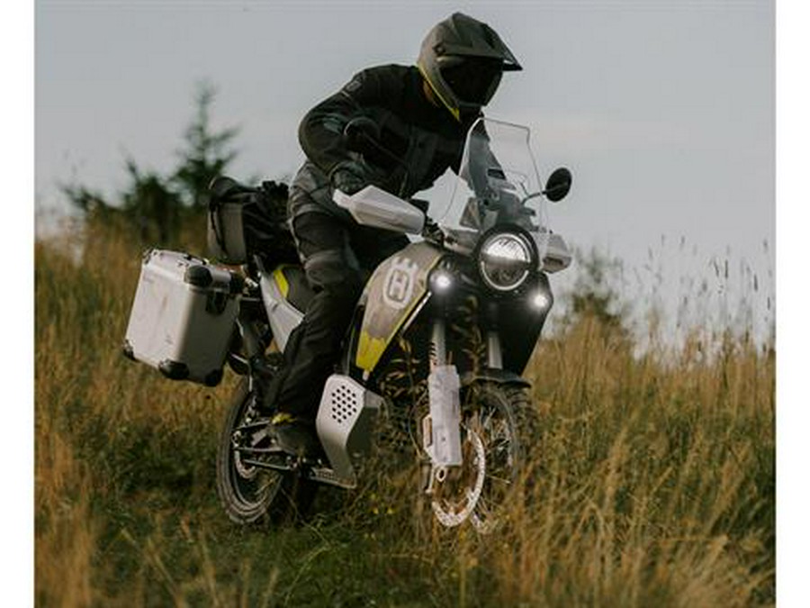2025 Husqvarna Norden 901 Expedition