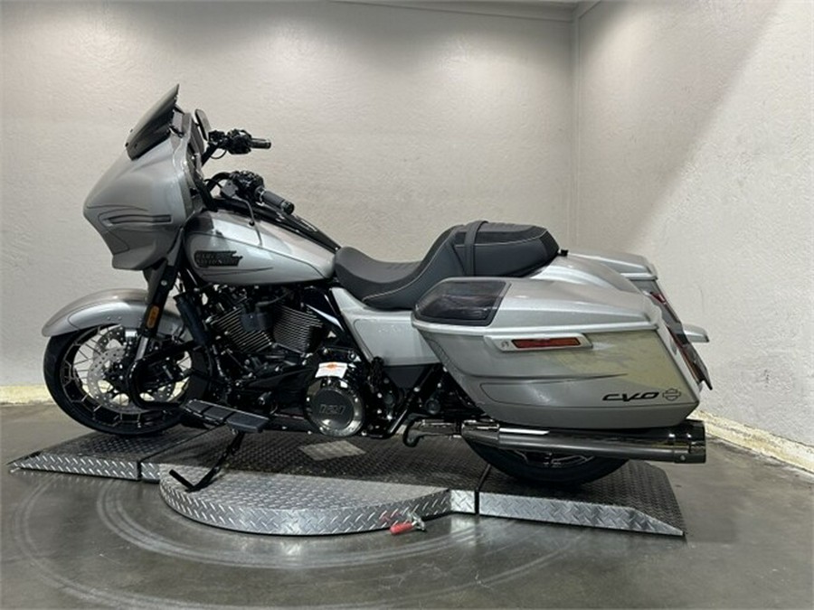 Harley-Davidson CVO™ Street Glide 2023 FLHXSE 84382165 DARK PLATINUM