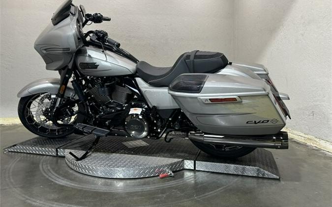 Harley-Davidson CVO™ Street Glide 2023 FLHXSE 84382165 DARK PLATINUM