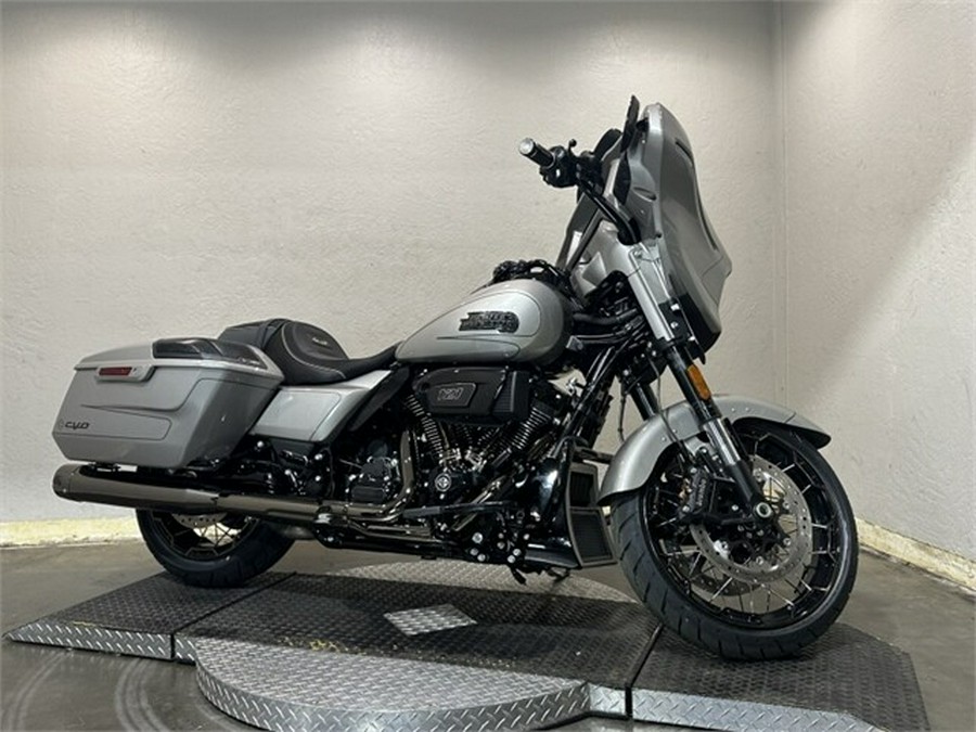 Harley-Davidson CVO™ Street Glide 2023 FLHXSE 84382165 DARK PLATINUM