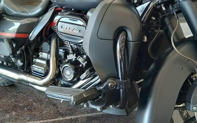 2018 Harley-Davidson® FLHXSE - CVO™ Street Glide®