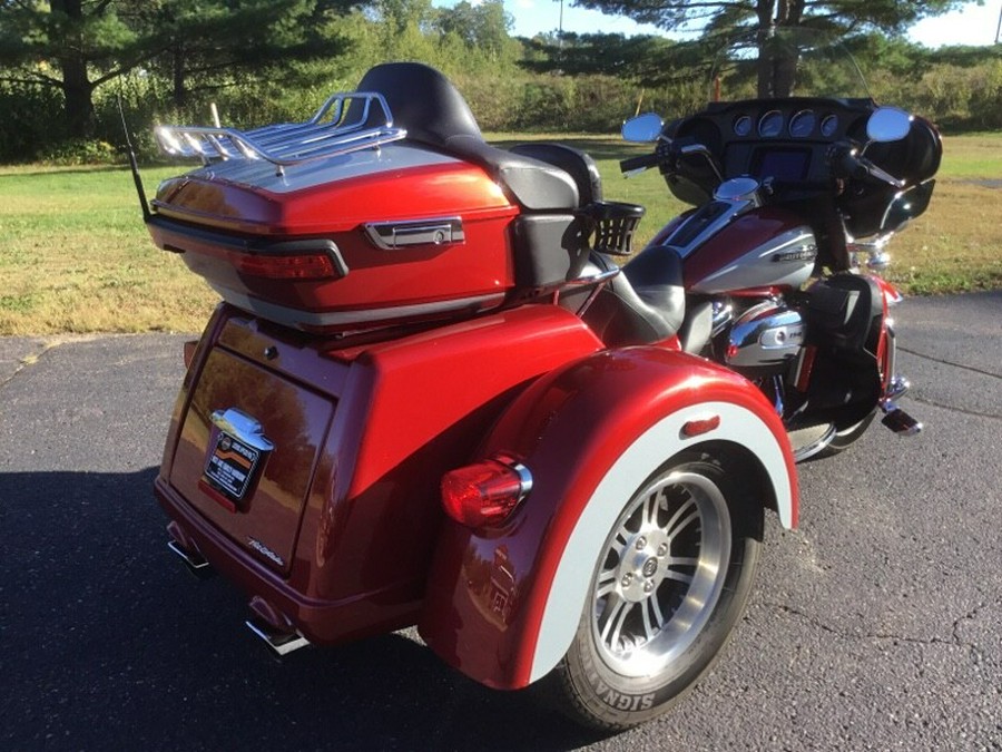 2019 Harley-Davidson® Tri Glide® Ultra Wicked Red/Barracuda Silver