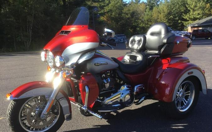 2019 Harley-Davidson® Tri Glide® Ultra Wicked Red/Barracuda Silver