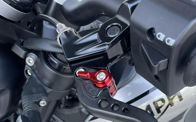 2024 Triumph Trident 660 - SILVER ICE