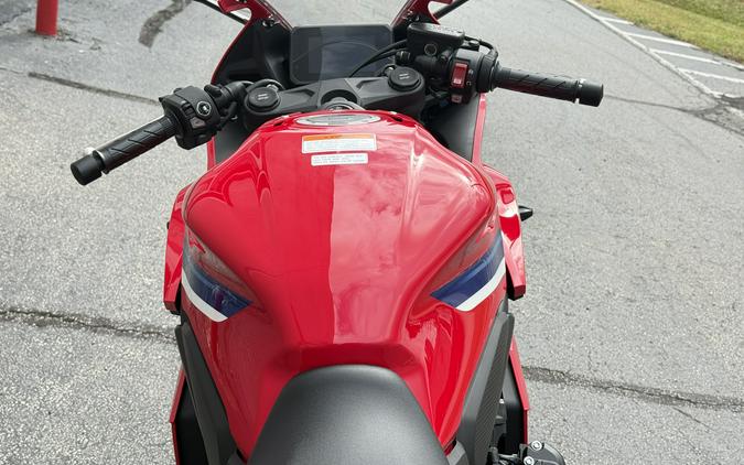 2026 Honda CBR650R E-Clutch Grand Prix Red - 203190