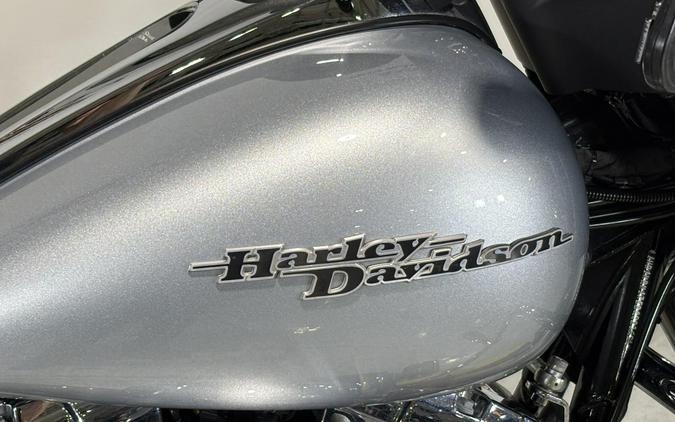 2014 Harley-Davidson® Street Glide® Brilliant Silver