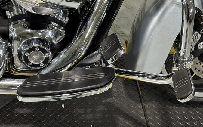 2014 Harley-Davidson® Street Glide® Brilliant Silver