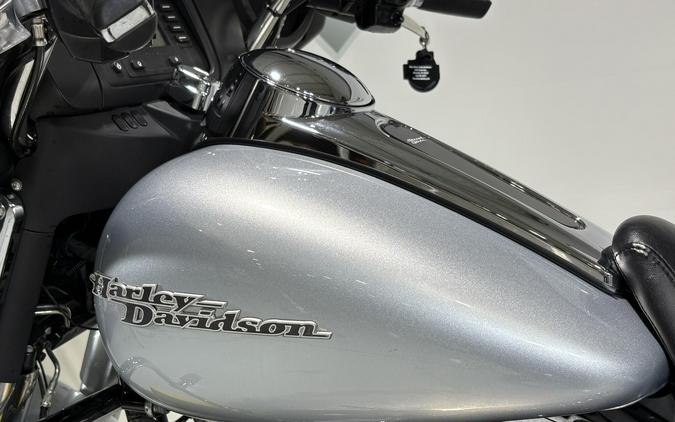 2014 Harley-Davidson® Street Glide® Brilliant Silver