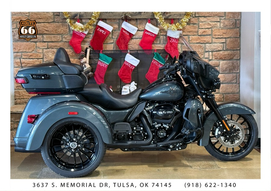 2025 Harley-Davidson® Tri Glide® Ultra IRN HRSE MT/BLK W/ PINSTRIP