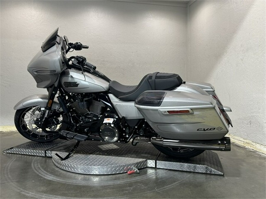 Harley-Davidson CVO™ Street Glide 2023 FLHXSE 84362948 DARK PLATINUM