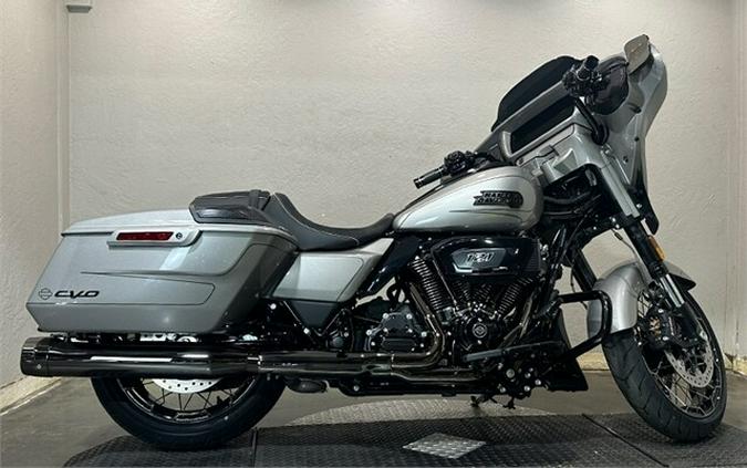 Harley-Davidson CVO™ Street Glide 2023 FLHXSE 84362948 DARK PLATINUM