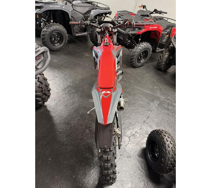 2025 Beta 300 Xtrainer