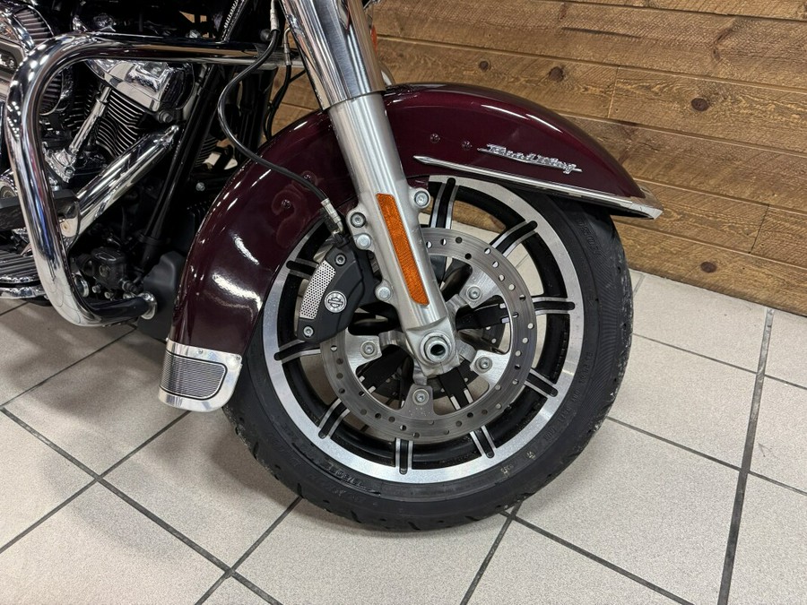 2018 Harley-Davidson® Road King® Twisted Cherry FLHR