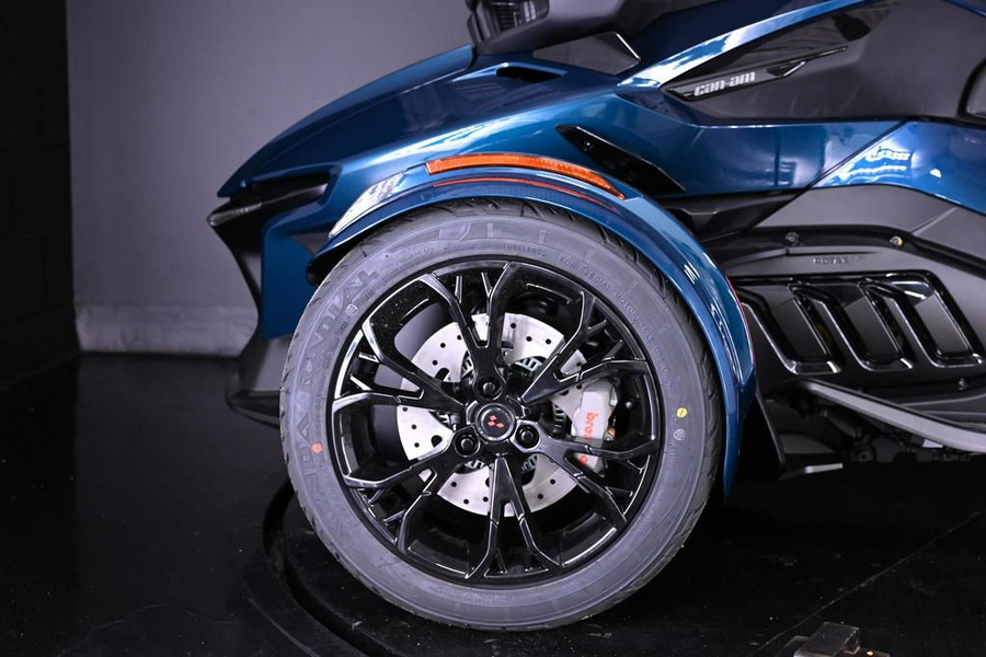 2023 Can-Am® Spyder RT Limited Dark Wheels