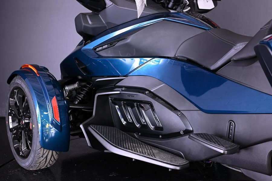 2023 Can-Am® Spyder RT Limited Dark Wheels