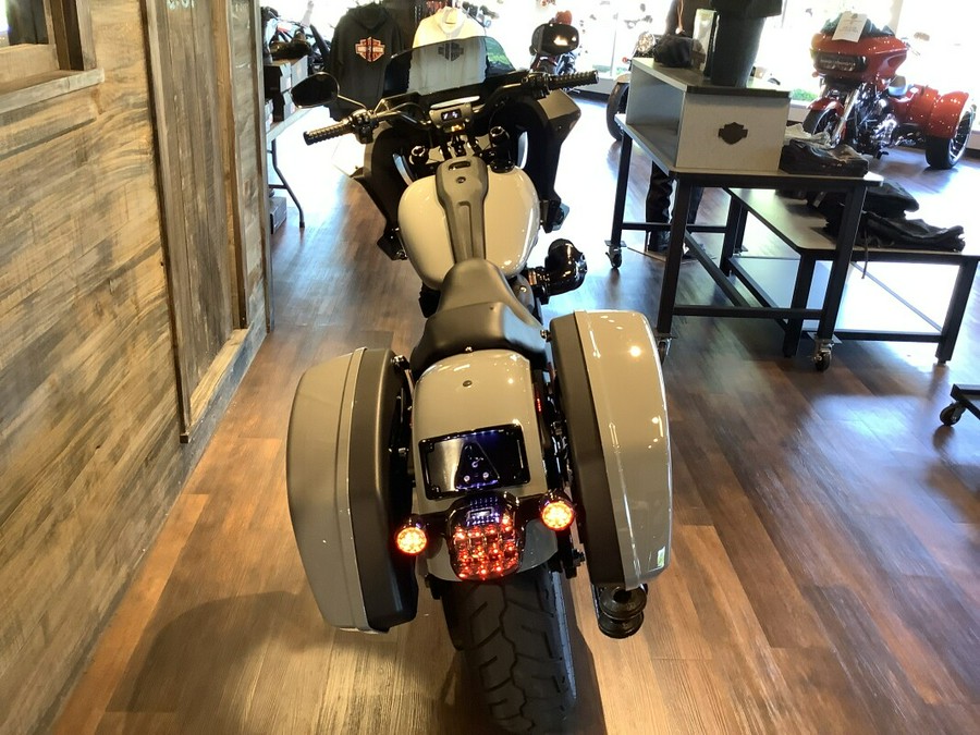 Harley-Davidson® Low Rider® ST 2024 FXLRST U533-24 Billiard Gray
