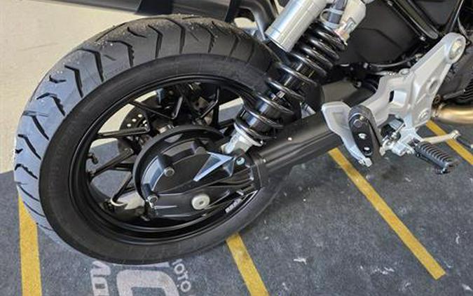 2025 Moto Guzzi V85 Strada