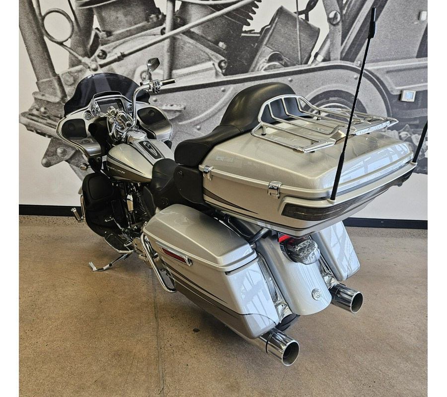 2016 CVO Road Glide Ultra FLTRUSE