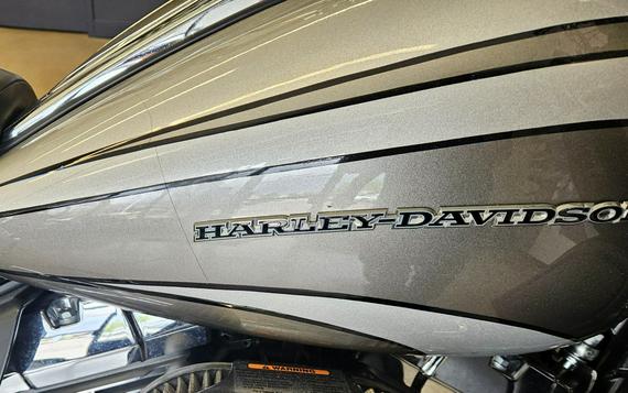 2016 CVO Road Glide Ultra FLTRUSE