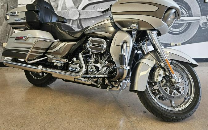 2016 CVO Road Glide Ultra FLTRUSE