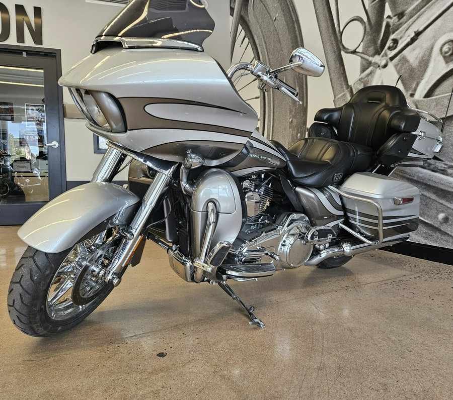 2016 CVO Road Glide Ultra FLTRUSE