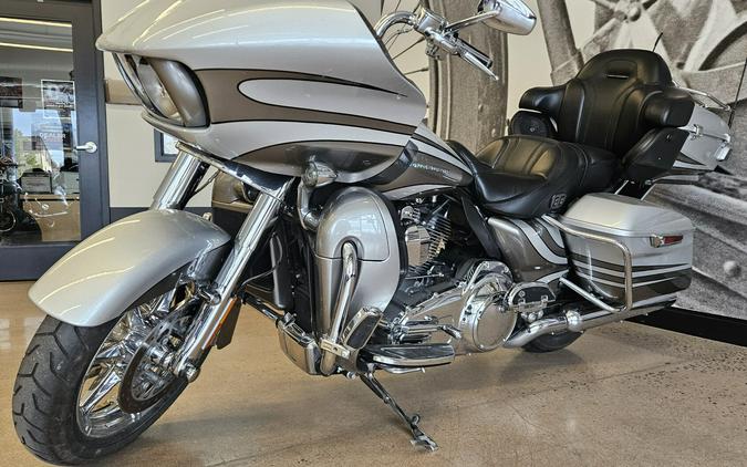2016 CVO Road Glide Ultra FLTRUSE