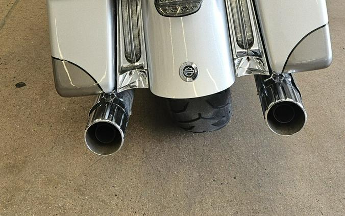 2016 CVO Road Glide Ultra FLTRUSE
