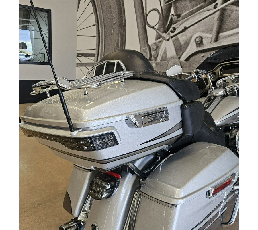 2016 CVO Road Glide Ultra FLTRUSE