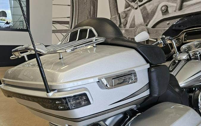 2016 CVO Road Glide Ultra FLTRUSE