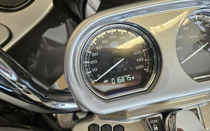 2016 CVO Road Glide Ultra FLTRUSE