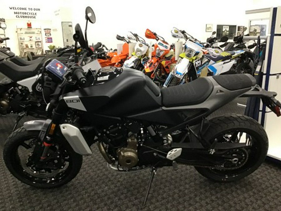 2025 Husqvarna Svartpilen 801