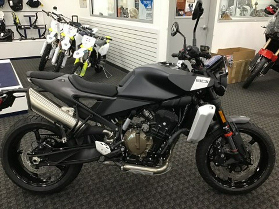 2025 Husqvarna Svartpilen 801